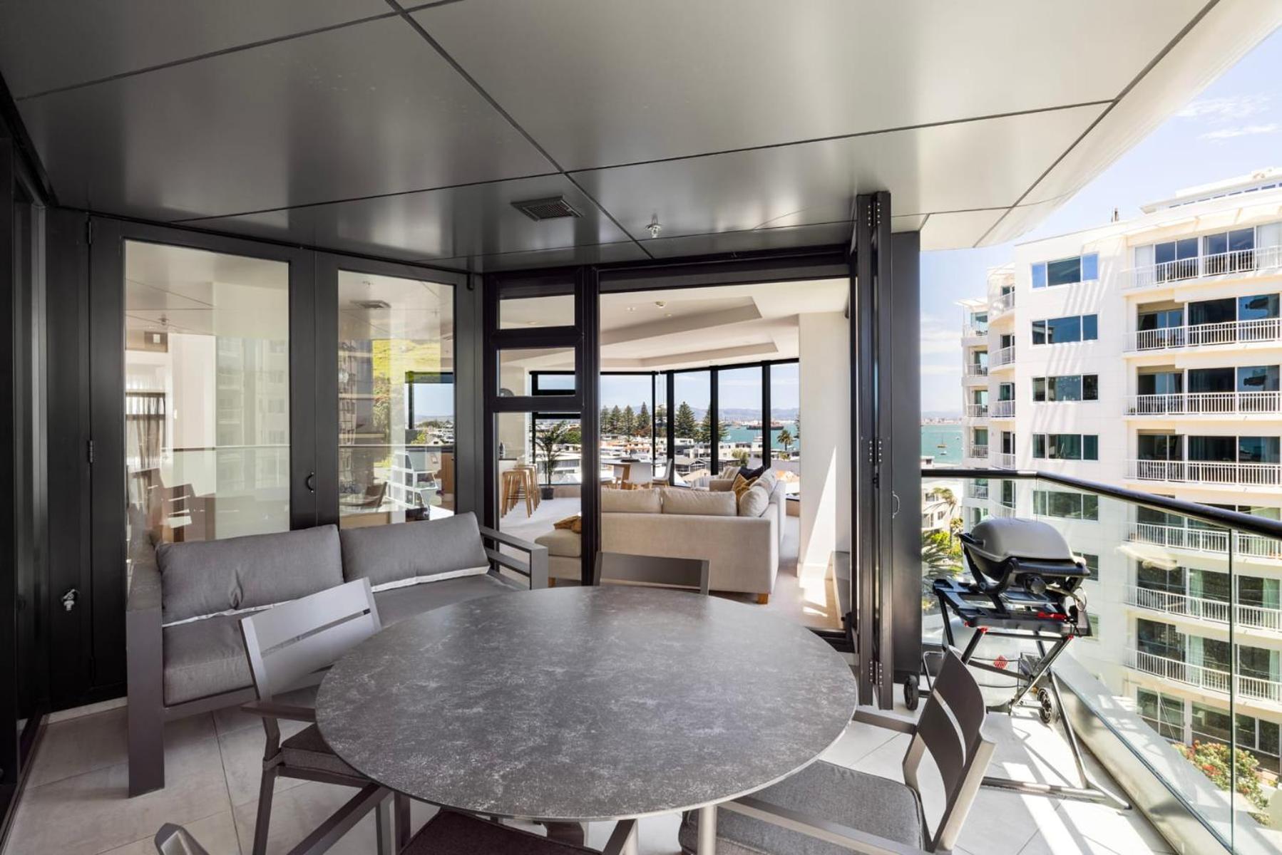 Luxury Ocean & Harbour Views - Heated Pool, Main Beach & Gym Mount Maunganui Bagian luar foto