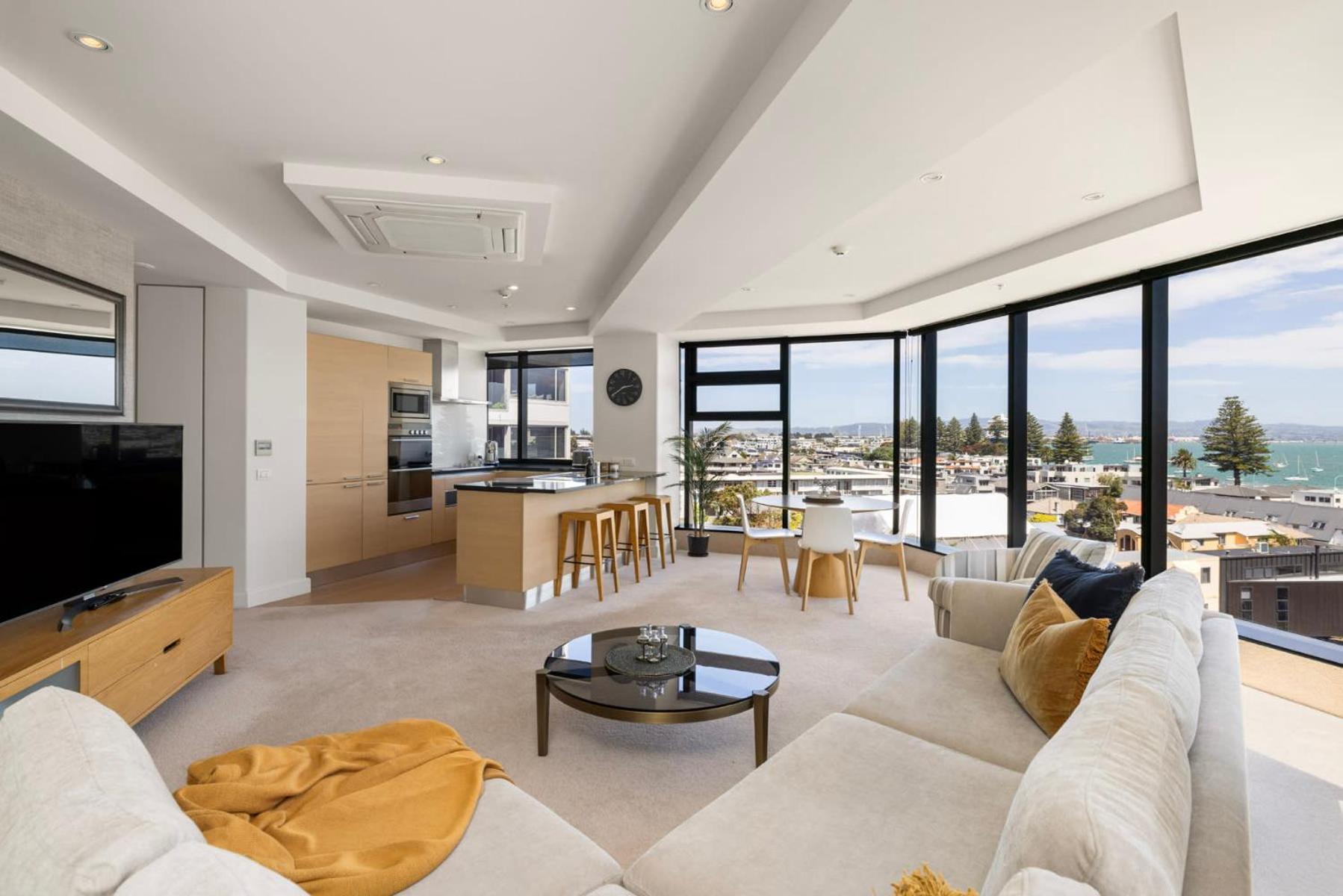 Luxury Ocean & Harbour Views - Heated Pool, Main Beach & Gym Mount Maunganui Bagian luar foto